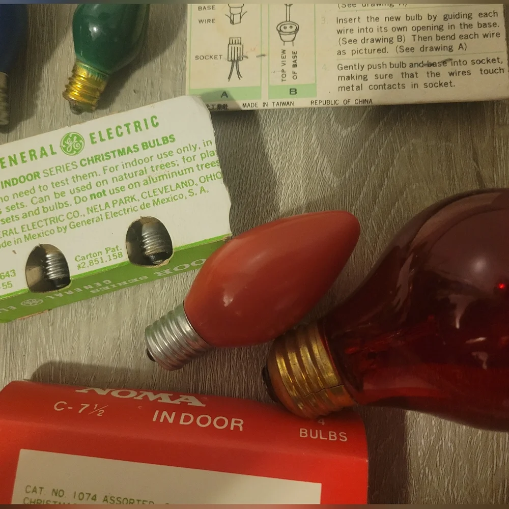 Variety of 27 vintage light bulbs some in origional packaging